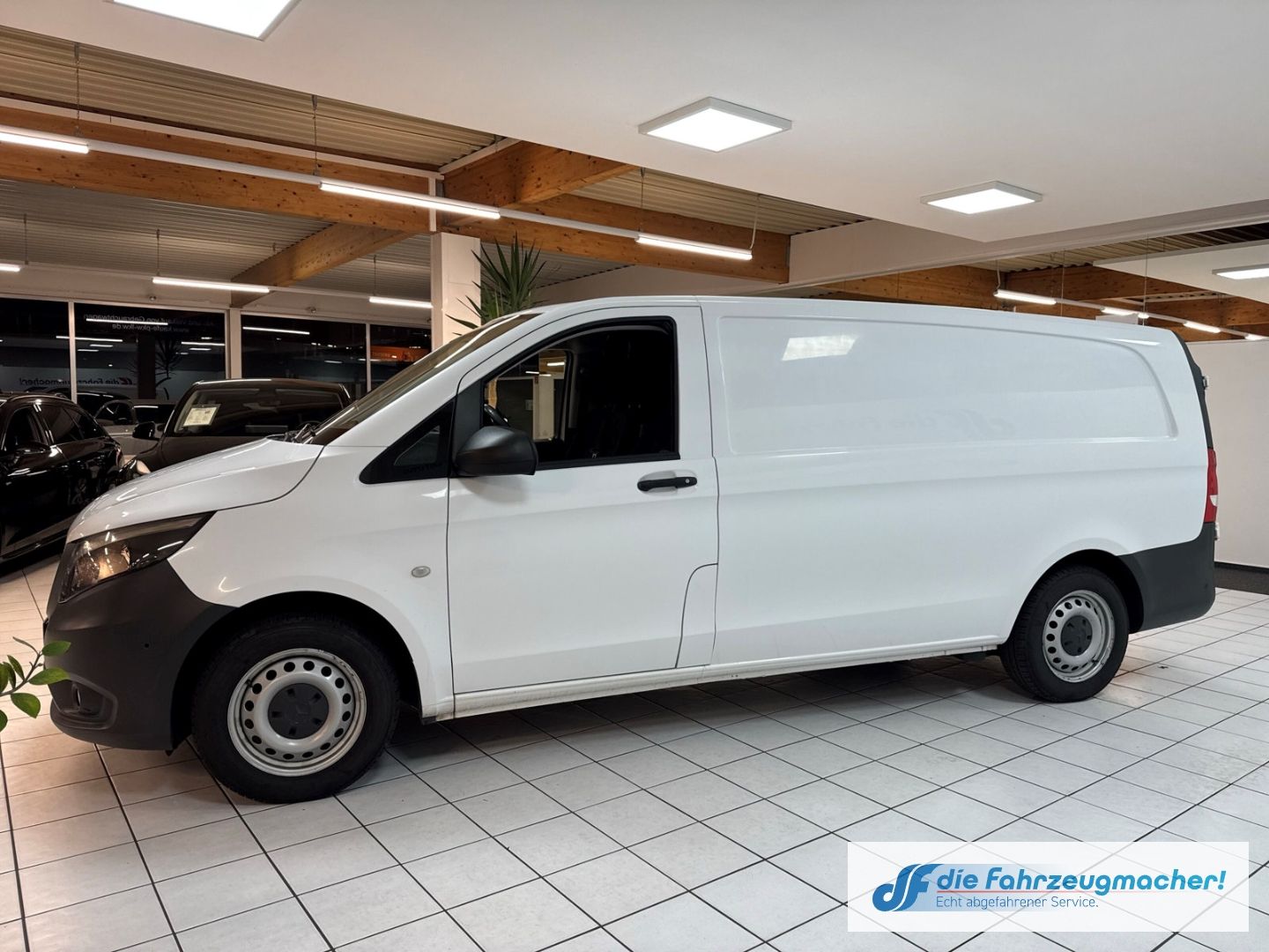 Fahrzeugabbildung Mercedes-Benz Vito Kasten 114 CDI BT RWD extralang AHK Parkle