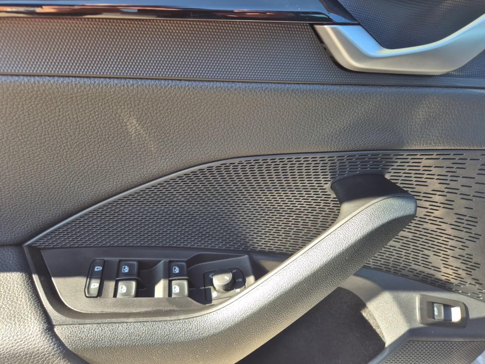 Fahrzeugabbildung SKODA Octavia 1.5 DSG Sportline PANO*MATRIX*AHK*5J.GAR