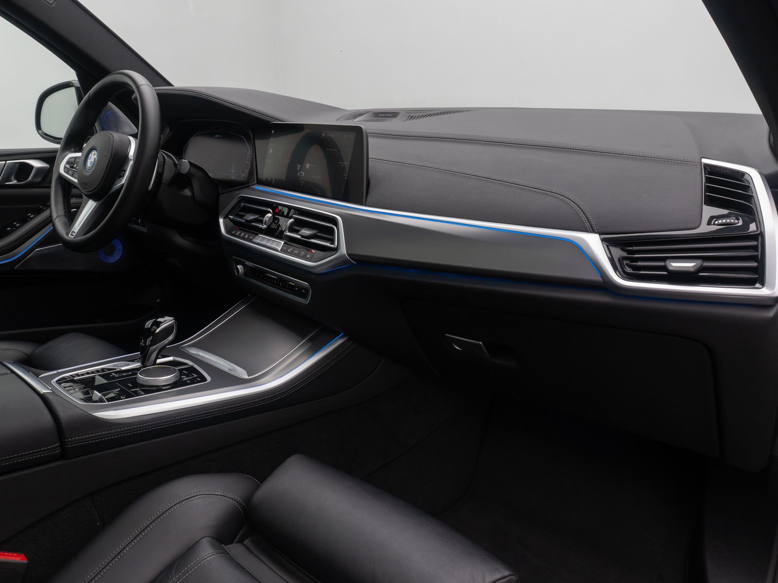 Fahrzeugabbildung BMW X5 xD45e M Sport B&W Kamera DAB Panorama Alarm