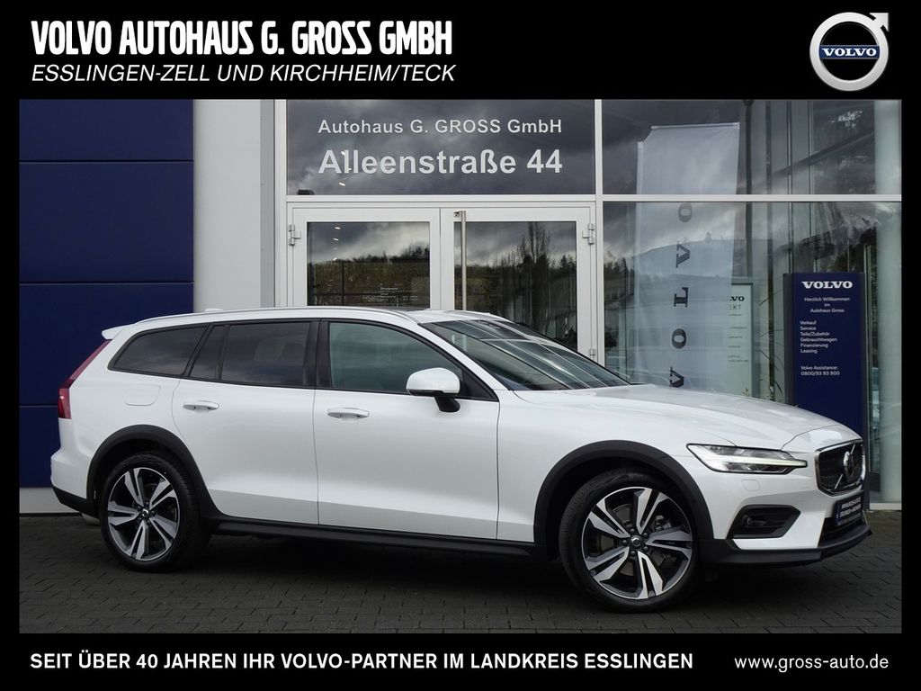 2022 Volvo V60 Cross Country