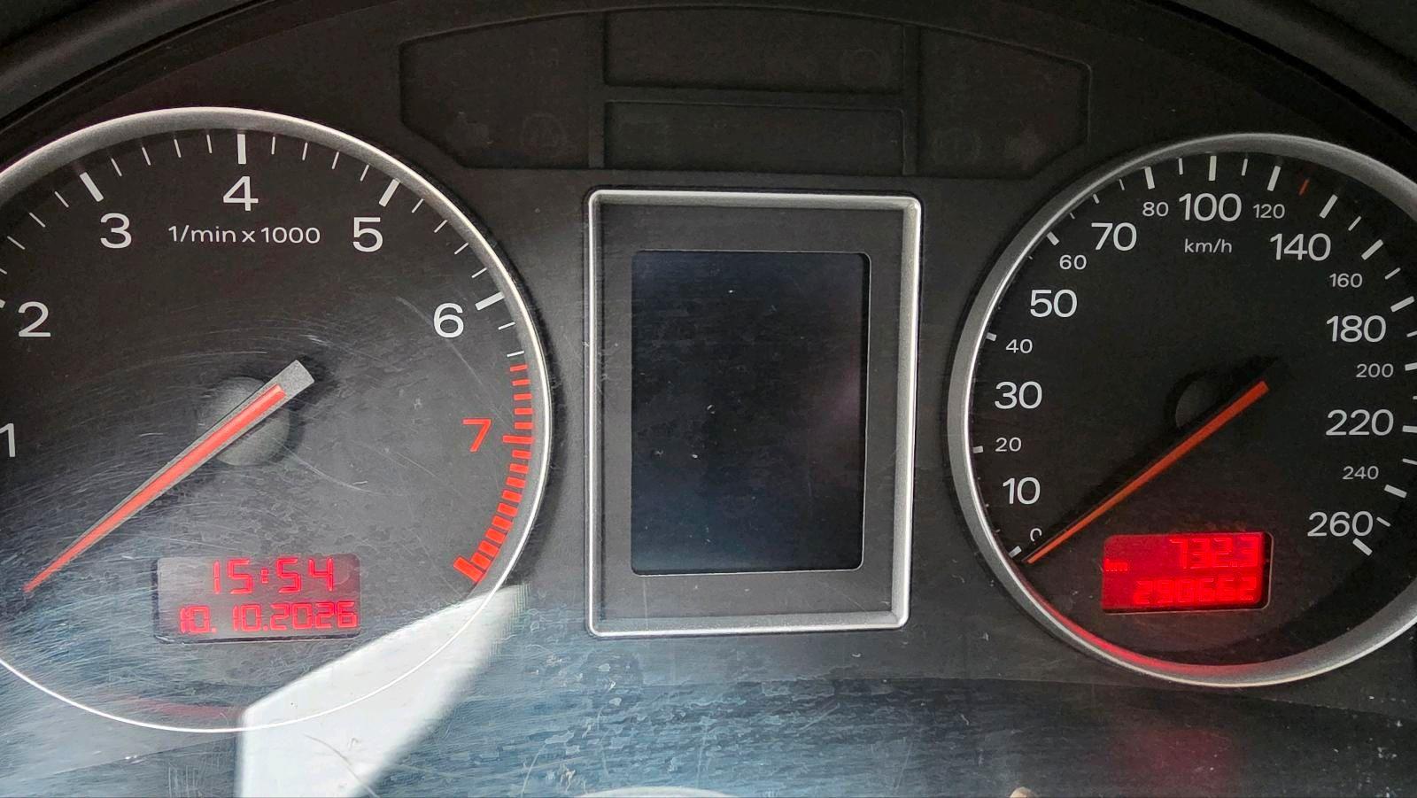 Audi A4 2004 — photo 12