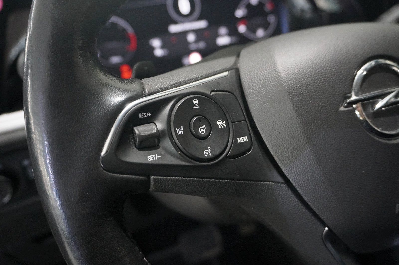 Fahrzeugabbildung Opel Grandland (X) 1.5D BUSINESS NAVI/LED/KAMERA/DAB