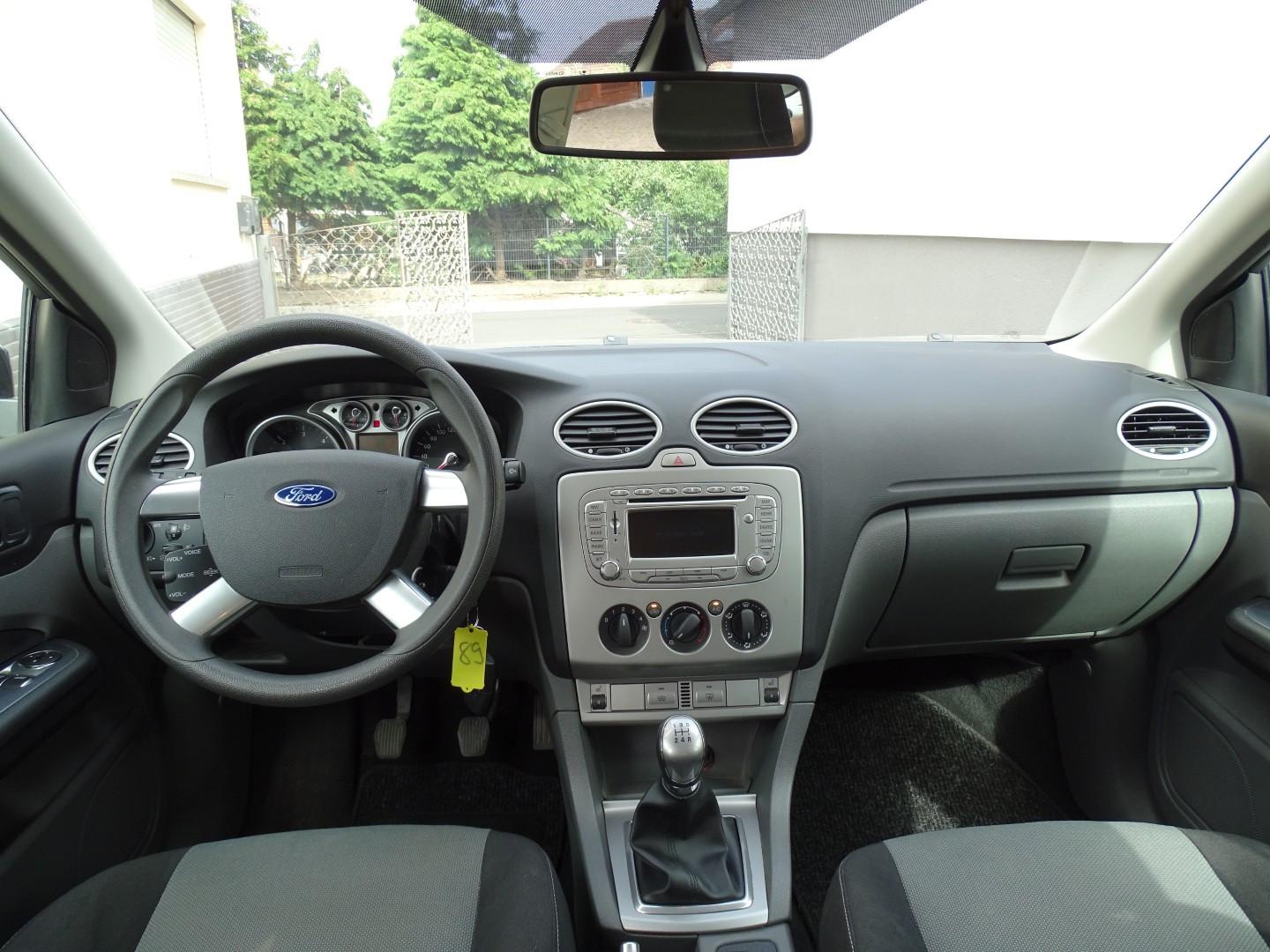 Ford Focus 2011 — photo 14