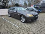 BMW 530d  Touring dHUD*LEDER*AHK* PDC*SHZ*KEYGO*NAVI - BMW 525 in Solingen