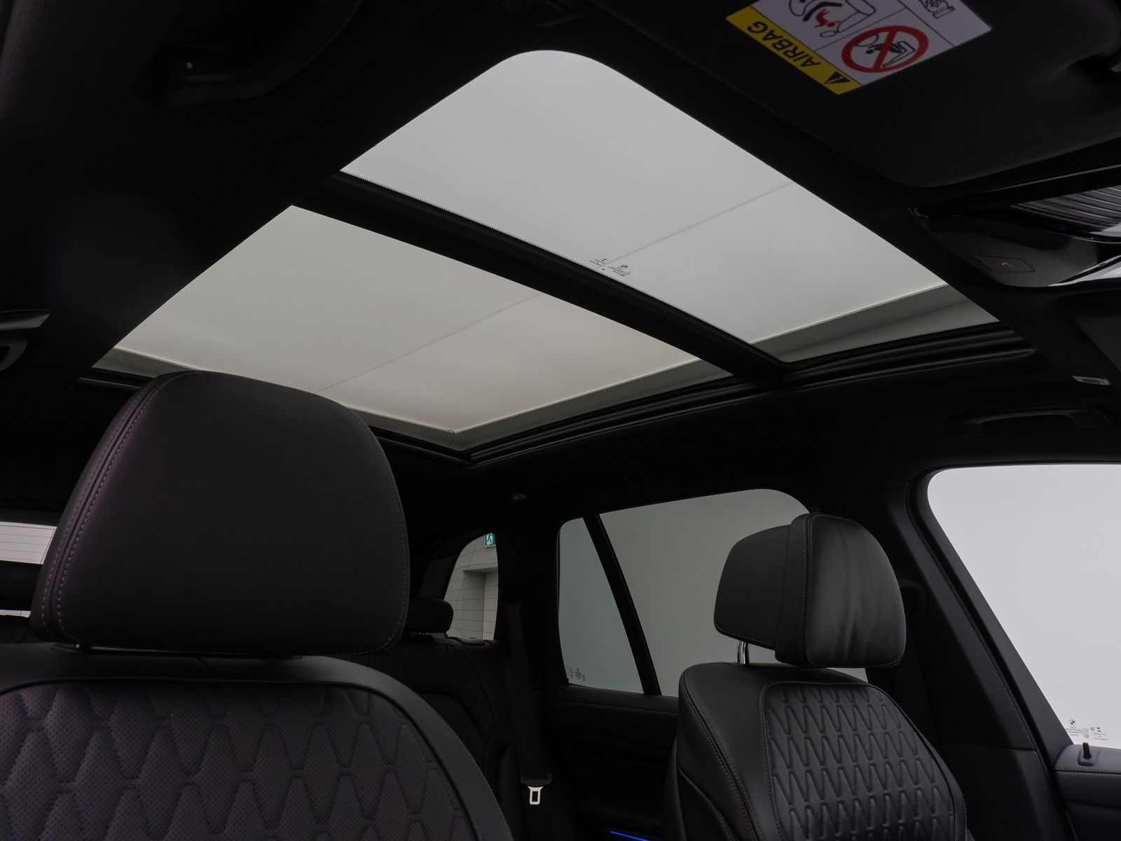 Fahrzeugabbildung BMW X5 M50i Panorama 360° HUD DAB H/K AHK Individual