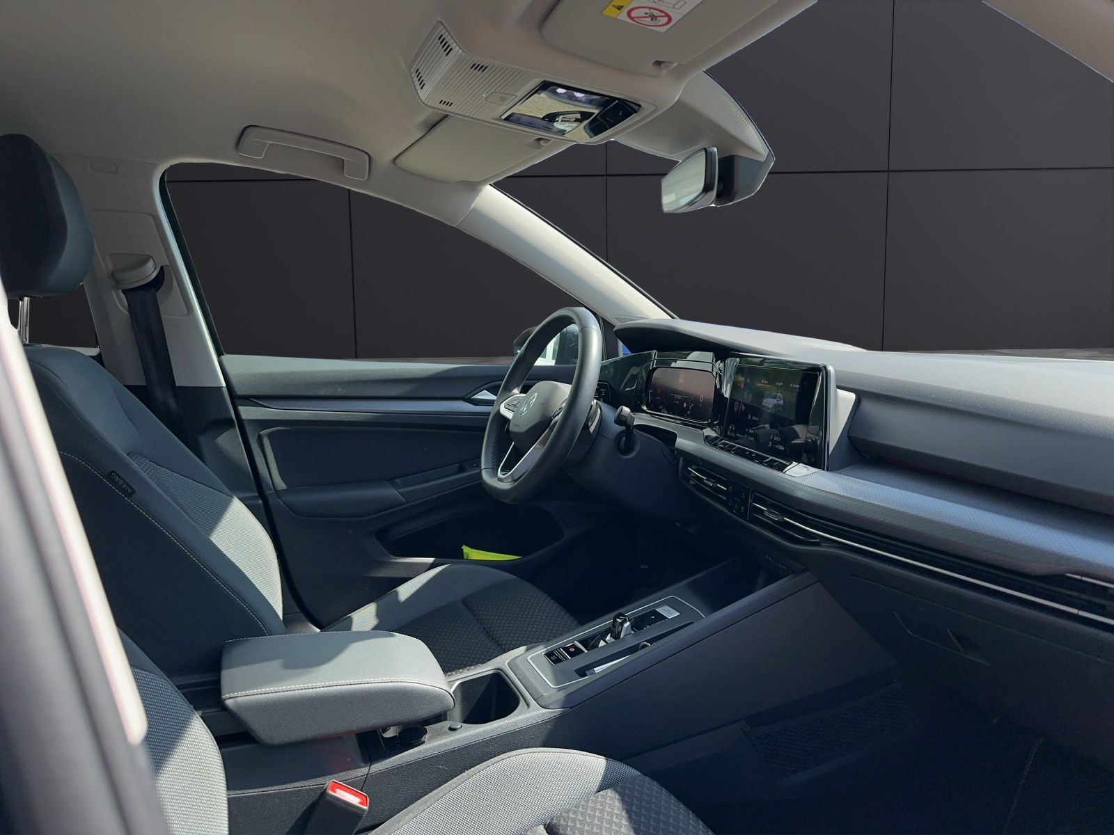 Fahrzeugabbildung Volkswagen Golf VIII Variant eTSI Active DSG NAVI LED AppCo