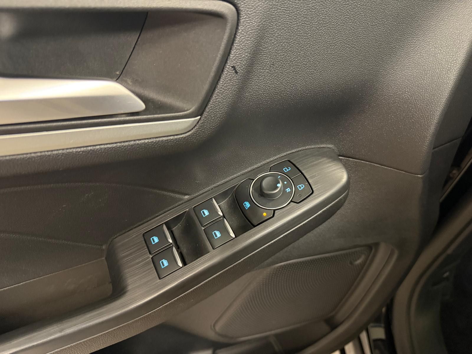 Fahrzeugabbildung Ford Kuga Cool & Connect / 1. HAND / NUR 27TKM
