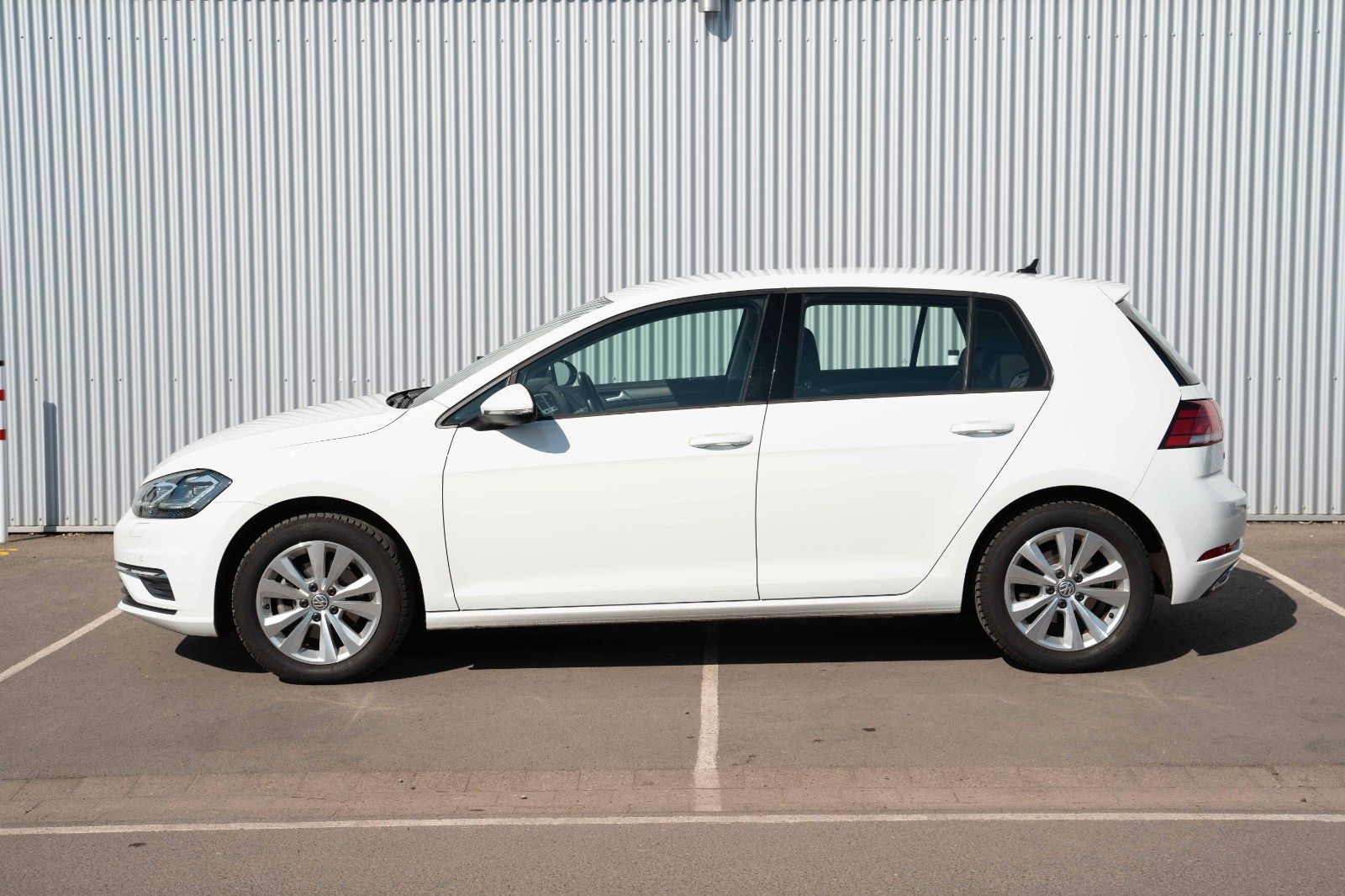 Fahrzeugabbildung Volkswagen GOLF VII LIM 1.4 TSI LED KAM NAVI MFL PDC SHZ