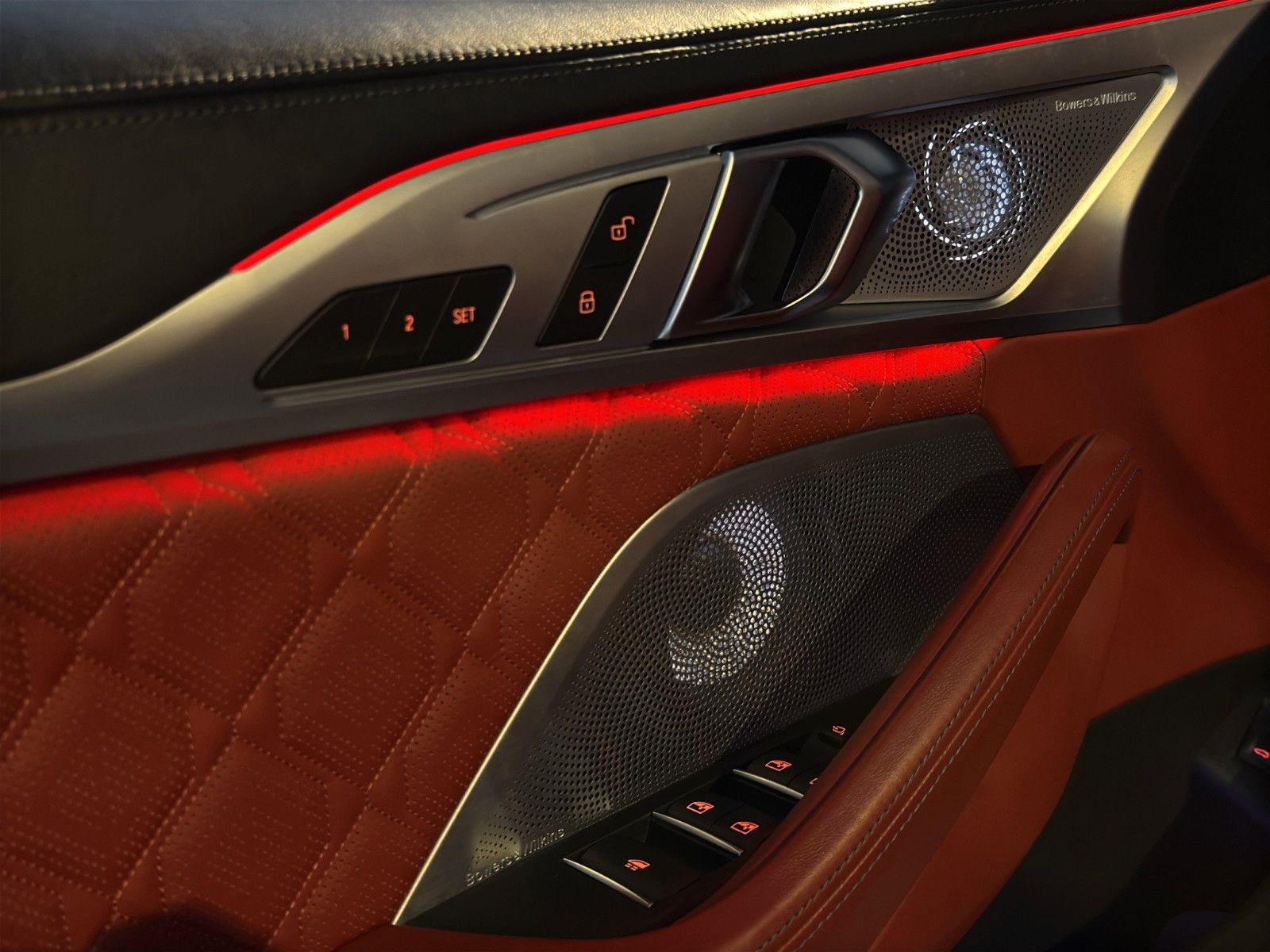 Fahrzeugabbildung BMW M8 Comp xDrive B&W/Keramik/SportAGA/Carbon/Laser