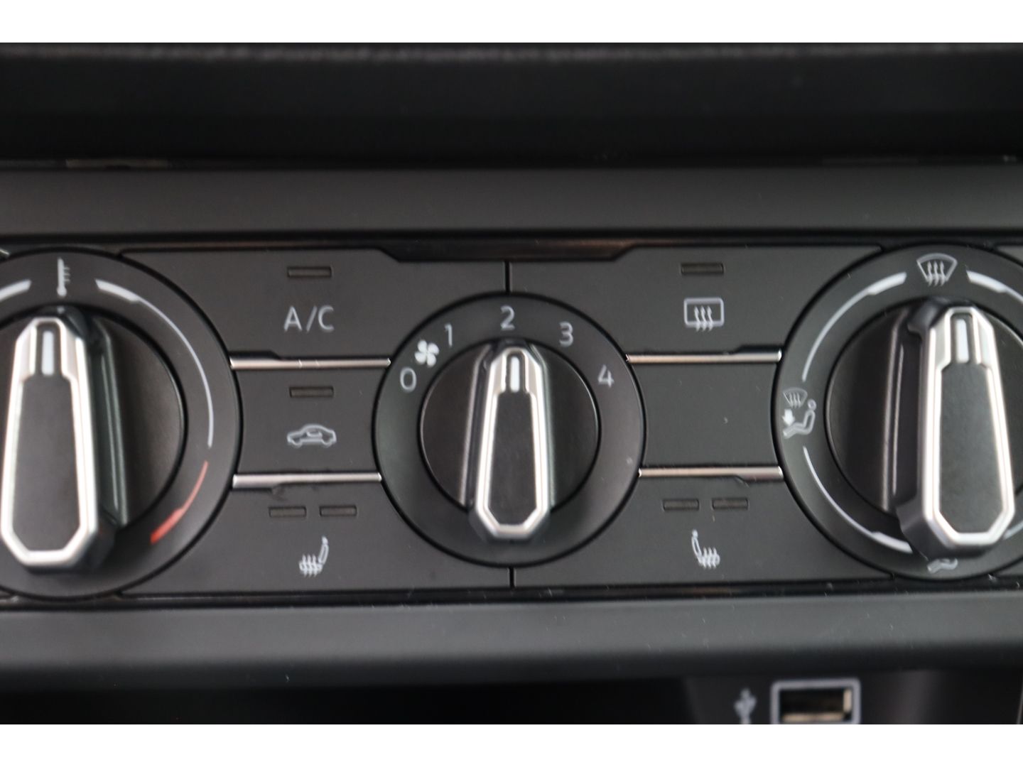 Fahrzeugabbildung Volkswagen Polo 1.0 VI Trendline Multifunktion SHZ
