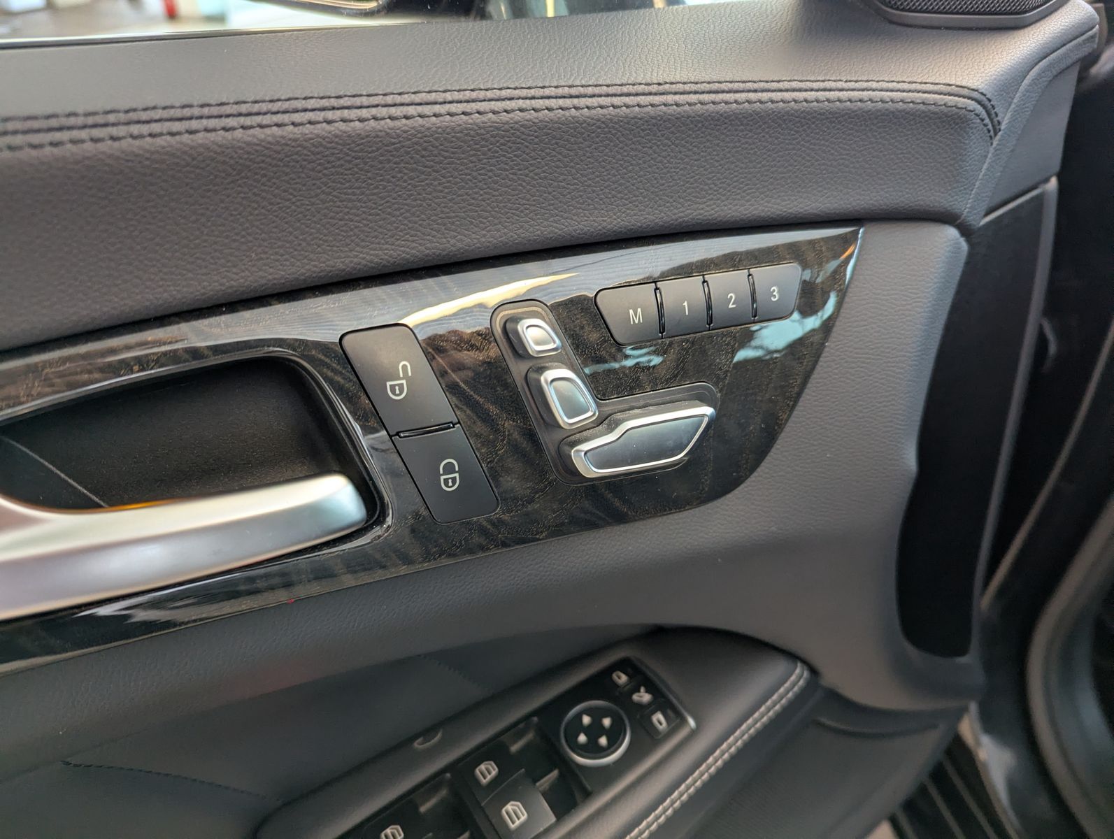 MERCEDES-BENZ CLS 350 d 4Matic AMG StHz. Multibeam Memory 360° - Image 23