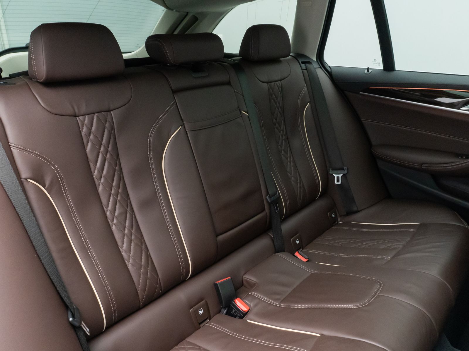 Fahrzeugabbildung BMW 530d xD Luxury Line Panorama HUD Individual 19Zl