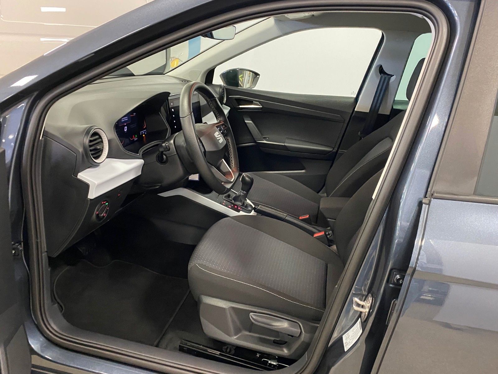 Fahrzeugabbildung SEAT Arona 1.0 TSI STYLE DSG+NAVI+LED+APP+TEMPOMAT+++