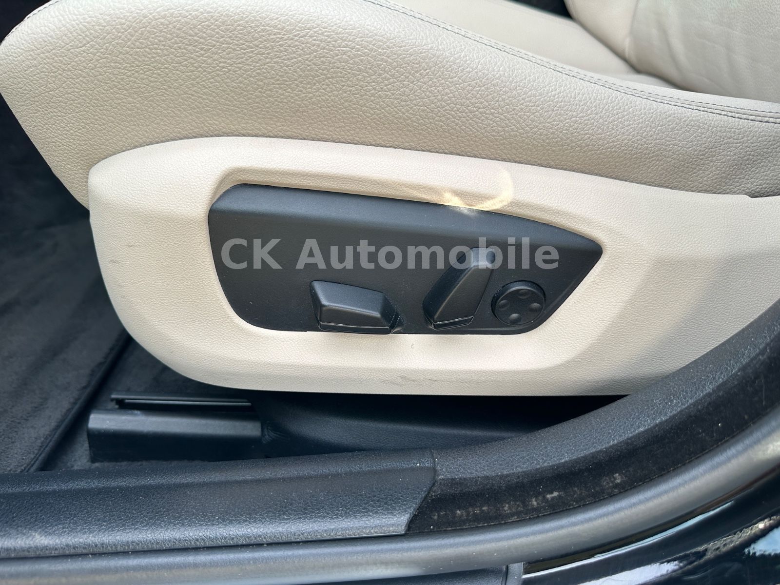 Fahrzeugabbildung BMW 520d Touring M-Sport/Shadow-Line/Navi/Pano/Kam.