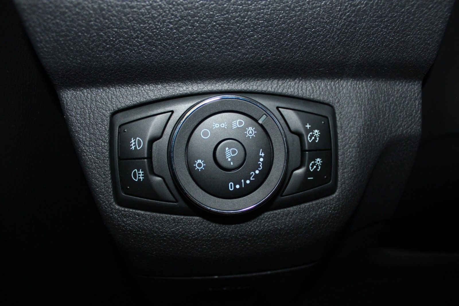 Fahrzeugabbildung Ford Tourneo Courier 1.5 TDCi Trend AHK KLIMA WinterP