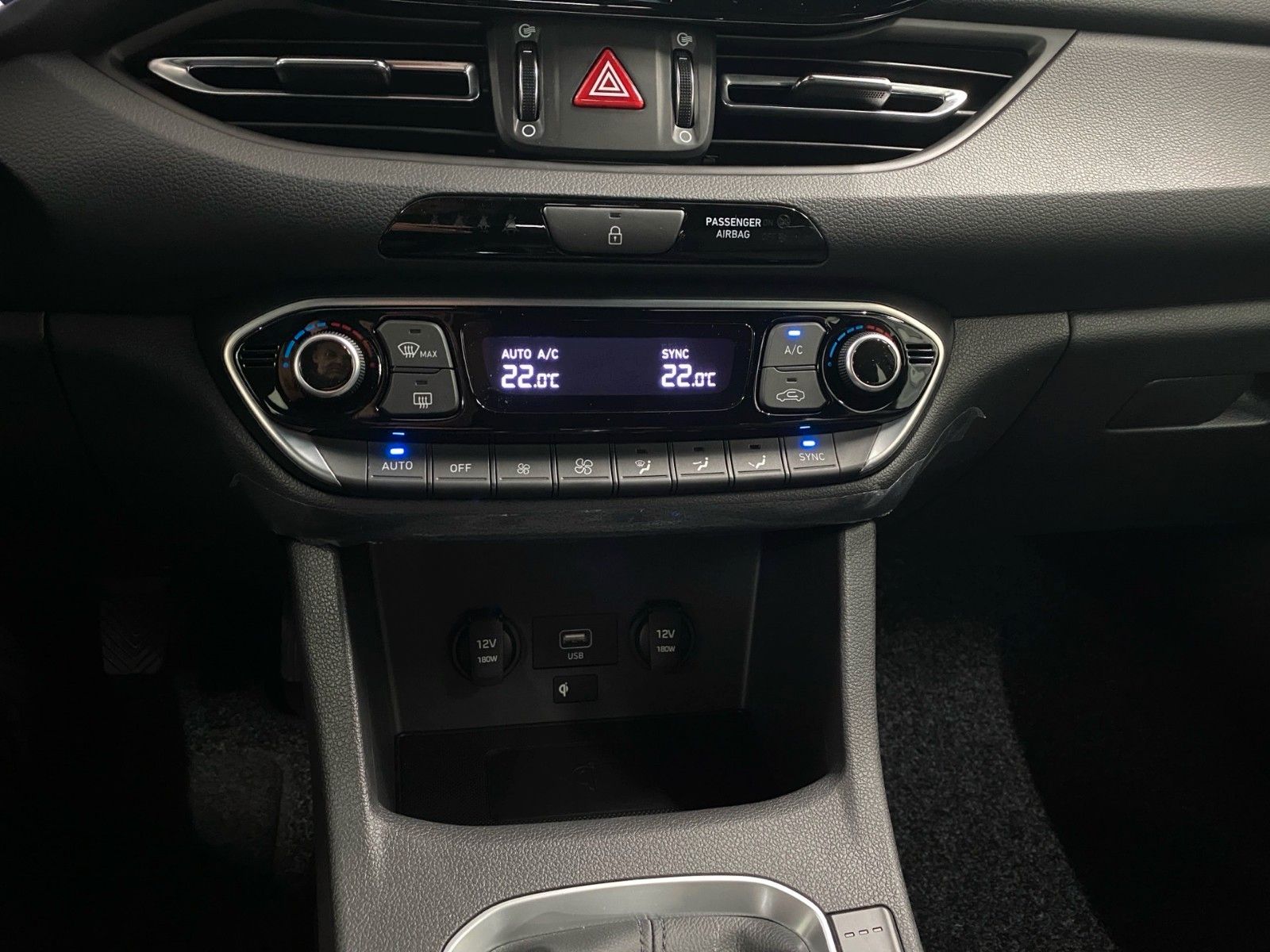 Fahrzeugabbildung Hyundai i30 Advantage 1.5  Mild-Hybrid LED NAVI SHZ LHZ