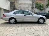 Mercedes-Benz 320 - Mercedes-Benz 320: Limousine
