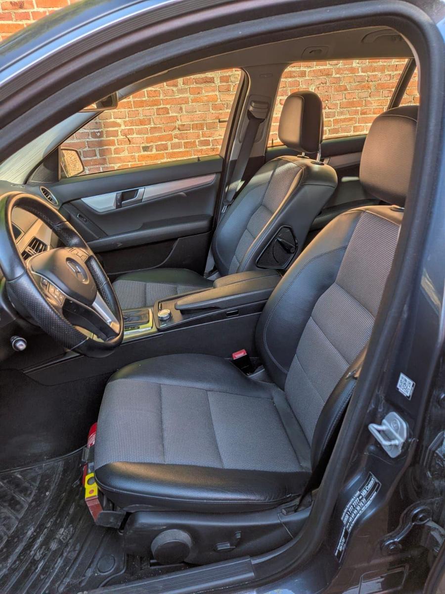 Mercedes-Benz C220 2014 — photo 28