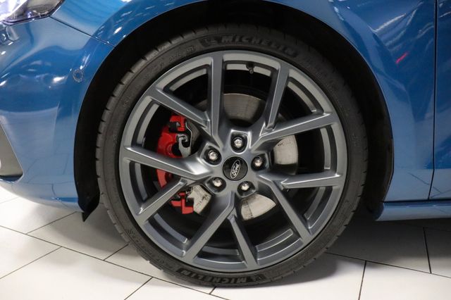 Fahrzeugabbildung Ford Focus Turnier ST 2.3 Eco Performance |1HAND|B&O|