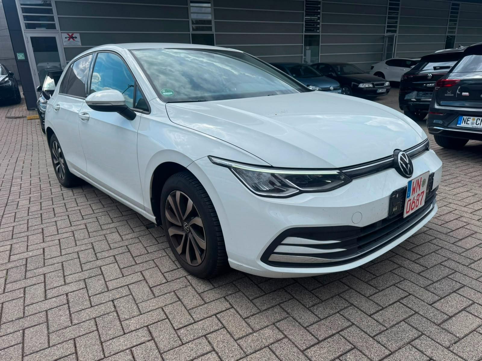 Volkswagen Golf VIII  2.0 TDI Active *LED*CarPlay*Navi*
