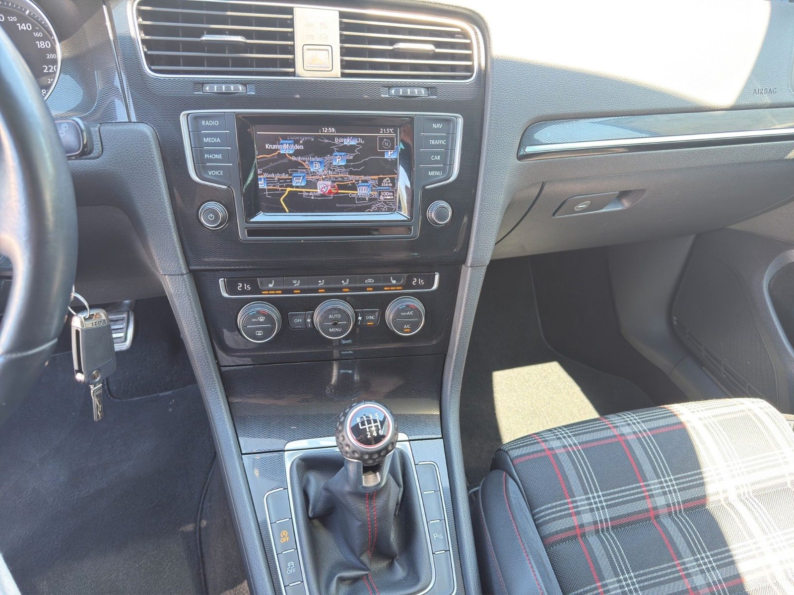 Volkswagen Golf VII Lim. GTI BMT-93.000KM-NAVI-19.ZOLL-PANO foto 14