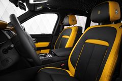 Cullinan BLACK BADGE 2023 STARLIGHT 4SEATS STOCK