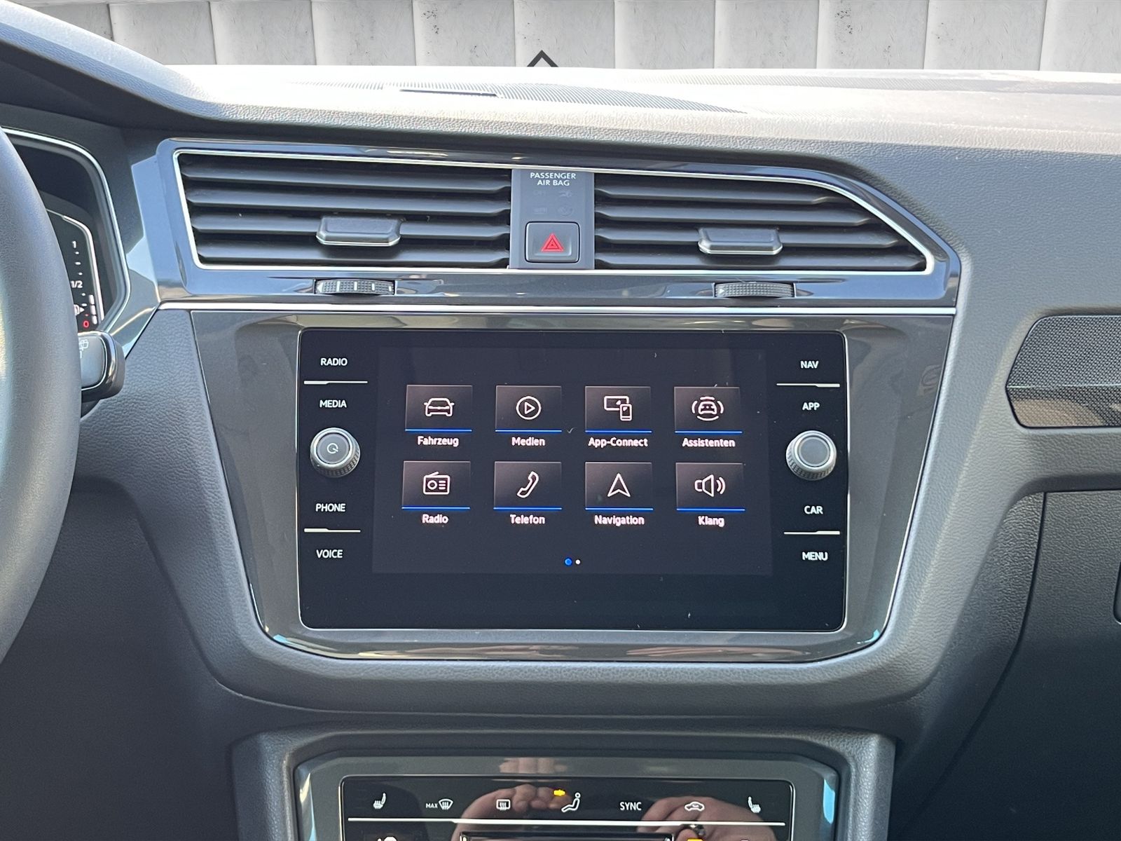 Fahrzeugabbildung Volkswagen Tiguan 1.5 TSI DSG*Elegance*SHZ*LHZ*IQ-Light**