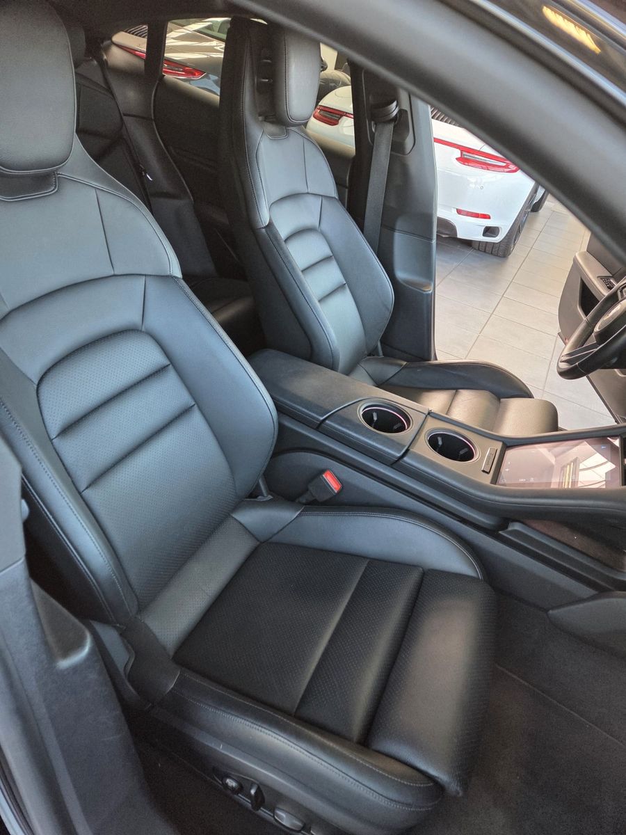 Fahrzeugabbildung Porsche Taycan/Sportsitze/Sportchrono/Innodrive