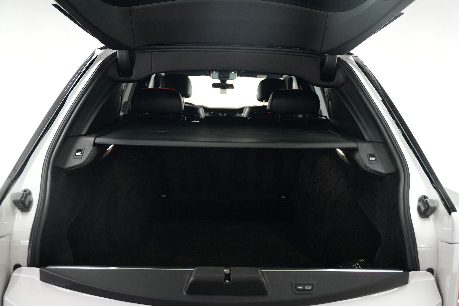 Fahrzeugabbildung Rolls-Royce Cullinan/NOVITEC/WIDEBODY/24''/FOND-TV/STERNEHIM