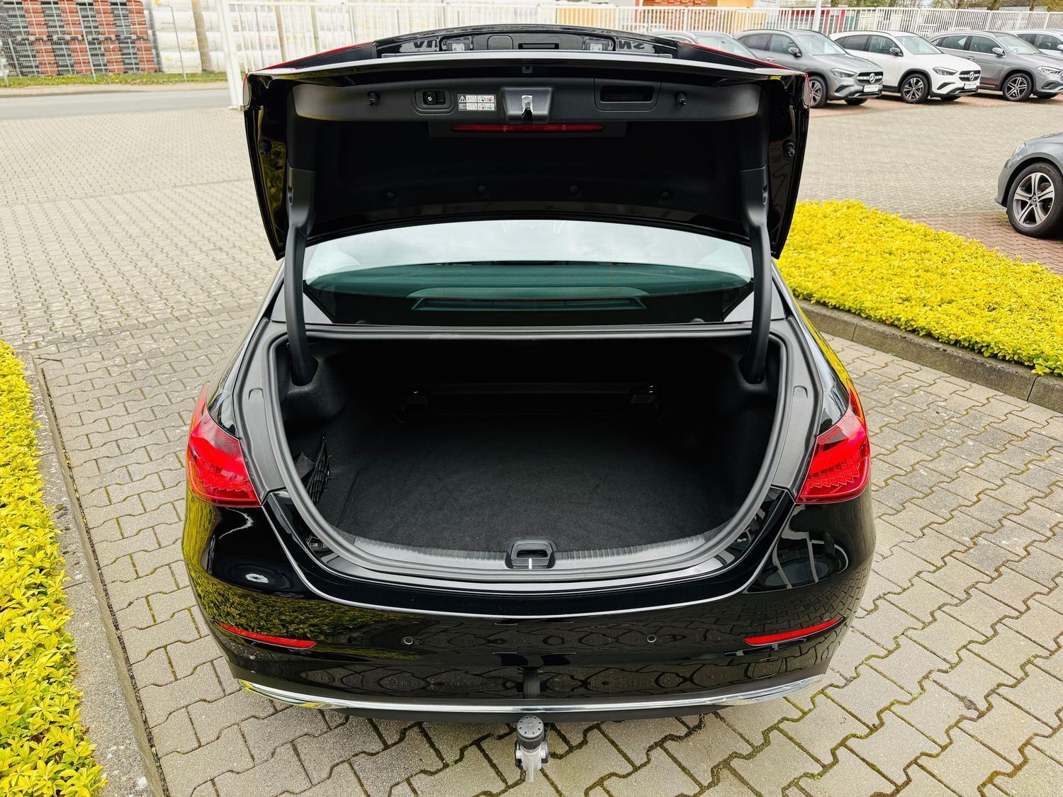 Fahrzeugabbildung Mercedes-Benz C 220 d AVANTGARDE, 360°, AHK, LED, PTS, Navi, S