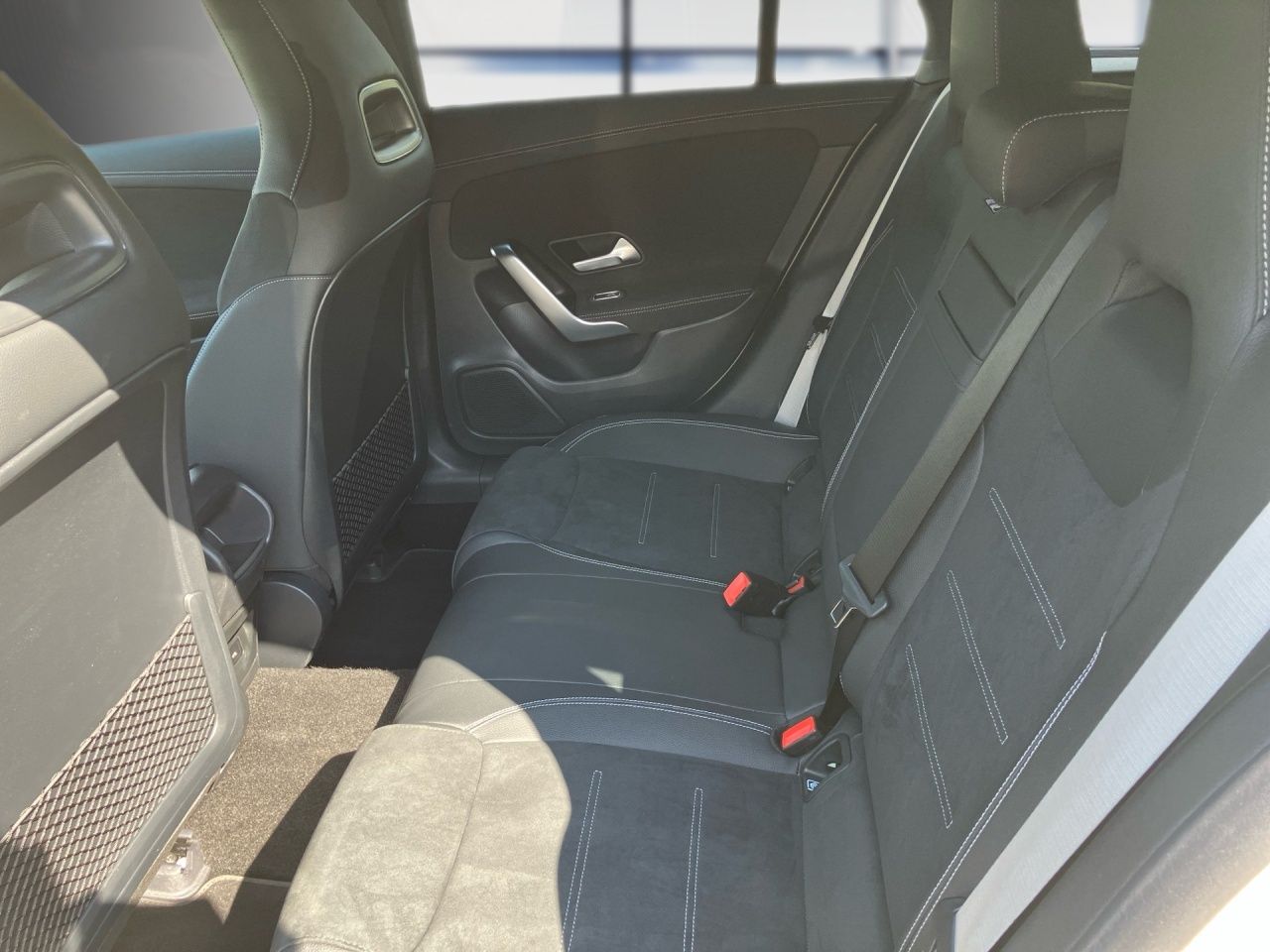Fahrzeugabbildung Mercedes-Benz CLA 200 SB AMG+NIGHT+KEYLESS+AMBIENT+LENKRADHEIZ