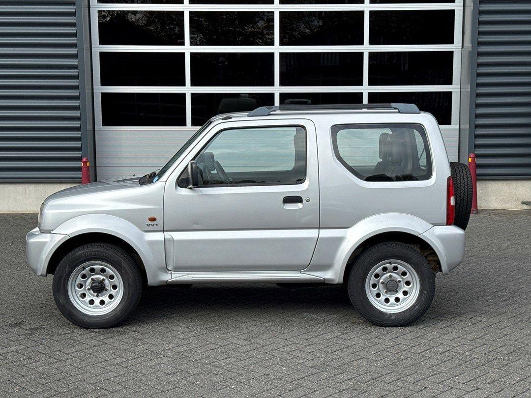 Suzuki Jimny 2005 — rear view