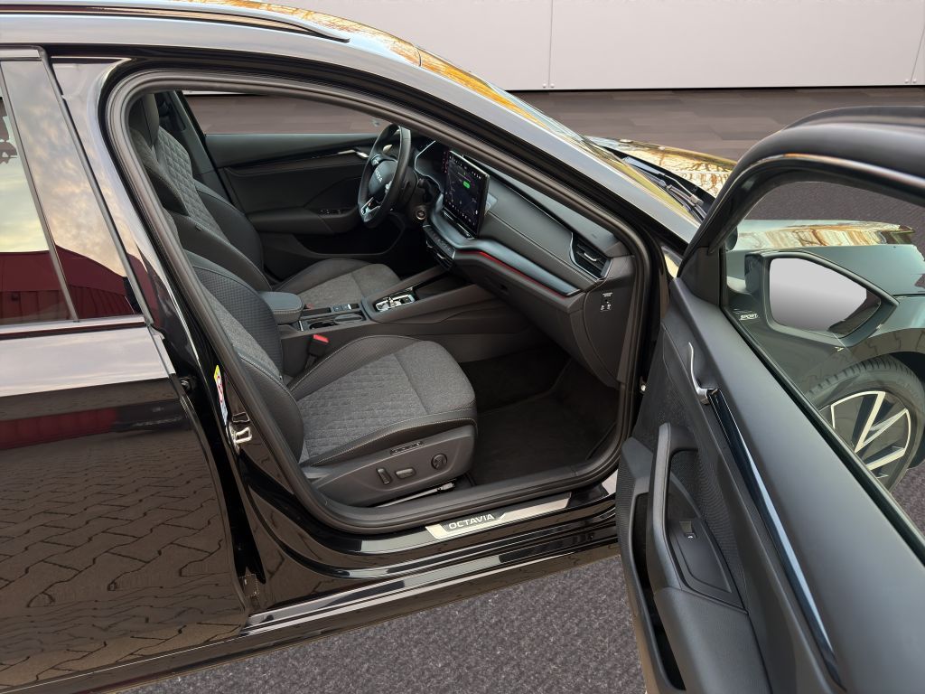 Skoda Octavia Combi 2.0 TDI DSG Sportline foto 9