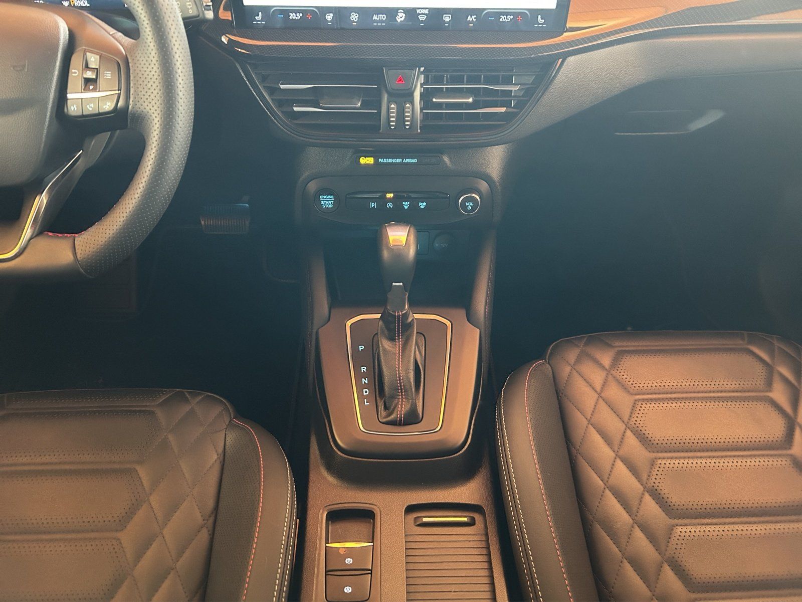 Fahrzeugabbildung Ford Focus 1.0 ST-Line X Aut./LED/ACC/KAMERA/NAVI/AHK