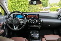 MERCEDES-BENZ A 200 / BUSINESS PAKET / NAVIGATION