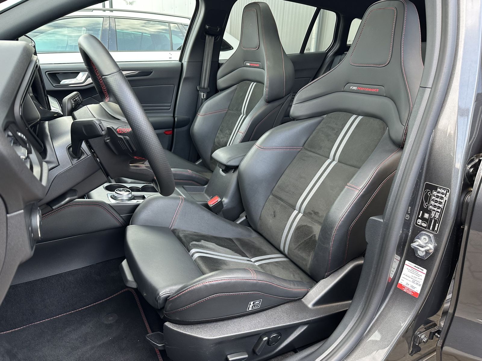 Fahrzeugabbildung Ford Focus Turnier 2.3 EB ST X NAV+LED+AHK+PANO+HUD