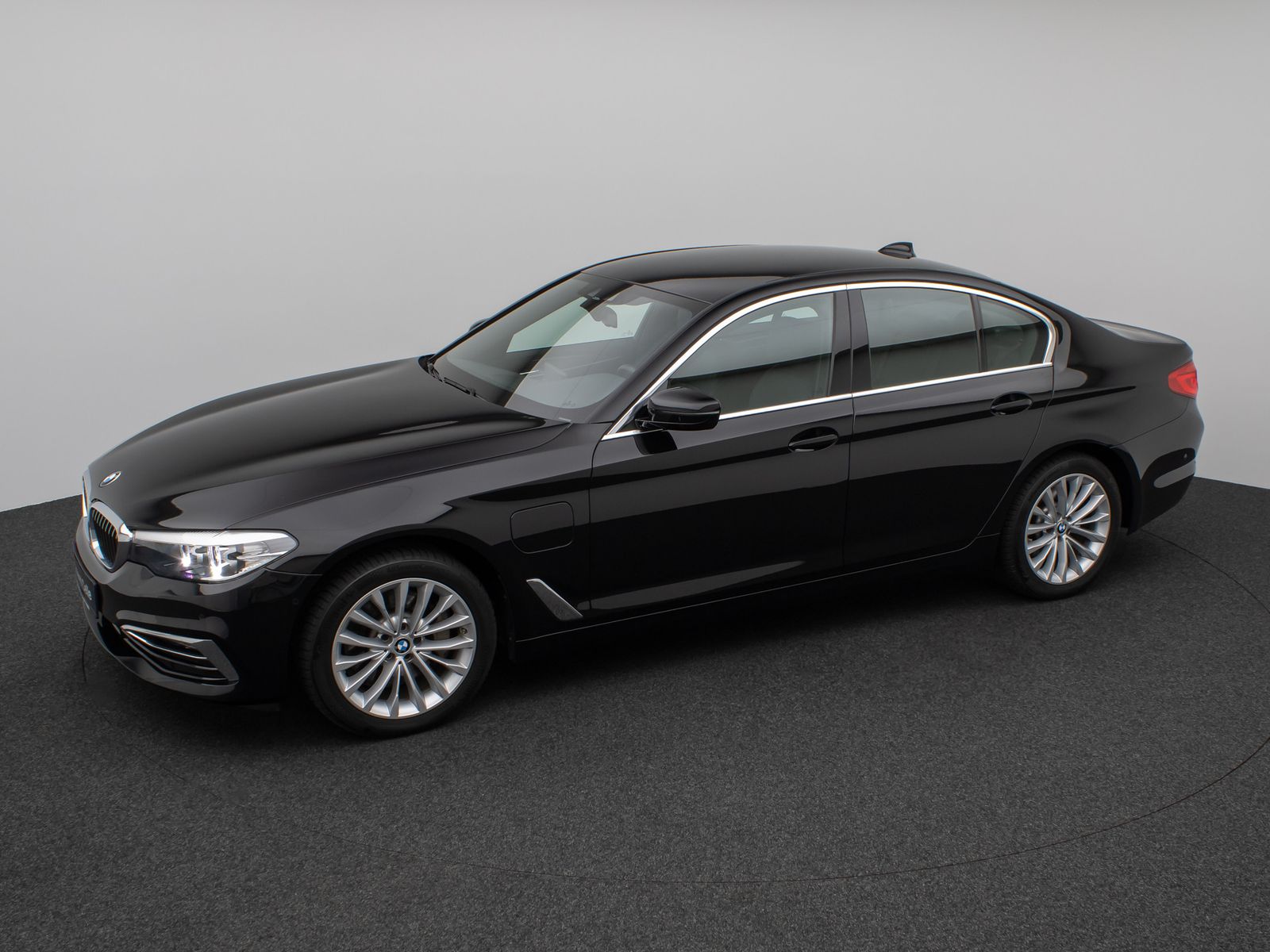 Fahrzeugabbildung BMW 530e iP Luxury Line Kamera HiFi Fernlichtassist