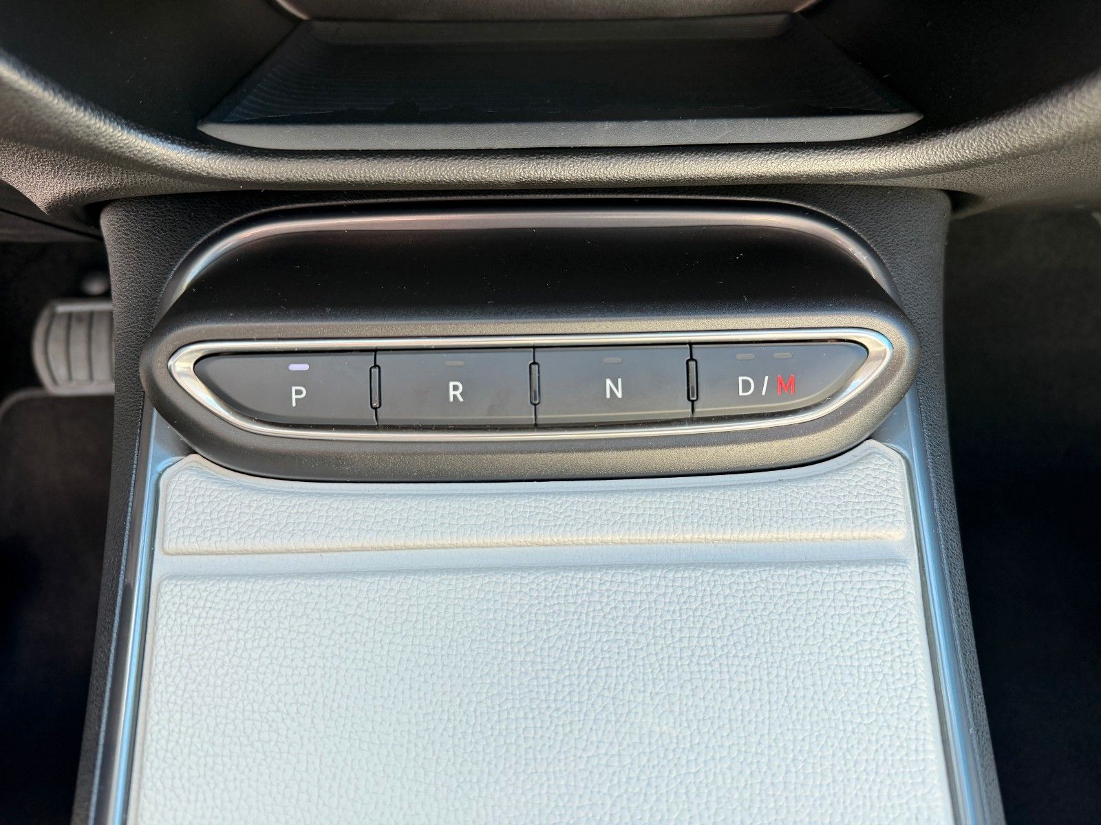Fahrzeugabbildung Fiat 600 Hybrid La Prima R-Kamera+Massage+LED+8-Fach