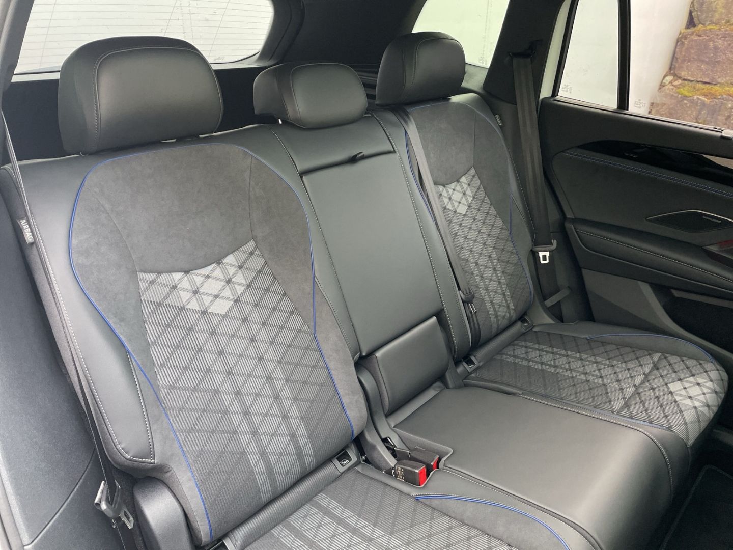 Tayron 2.0 TDI 4Motion R-Line Standhzg/AHK/Pano