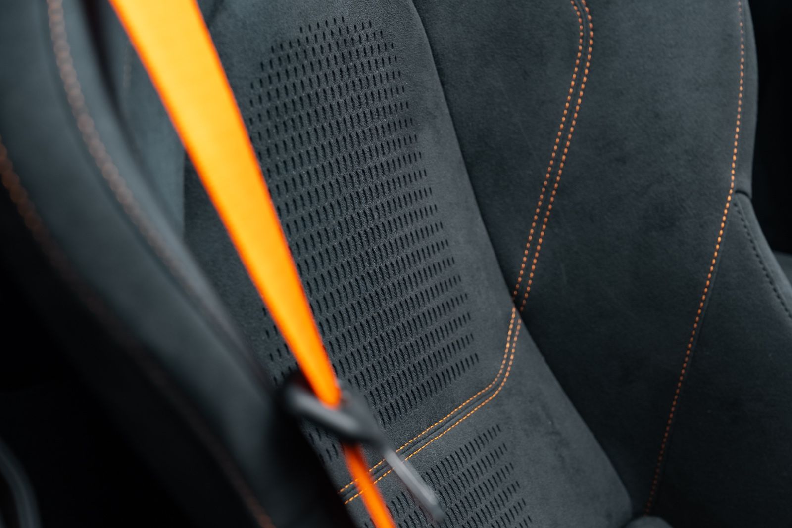 Fahrzeugabbildung McLaren 750S Spider CARBON/PERFORMANCE/360°CAMERA/B&W