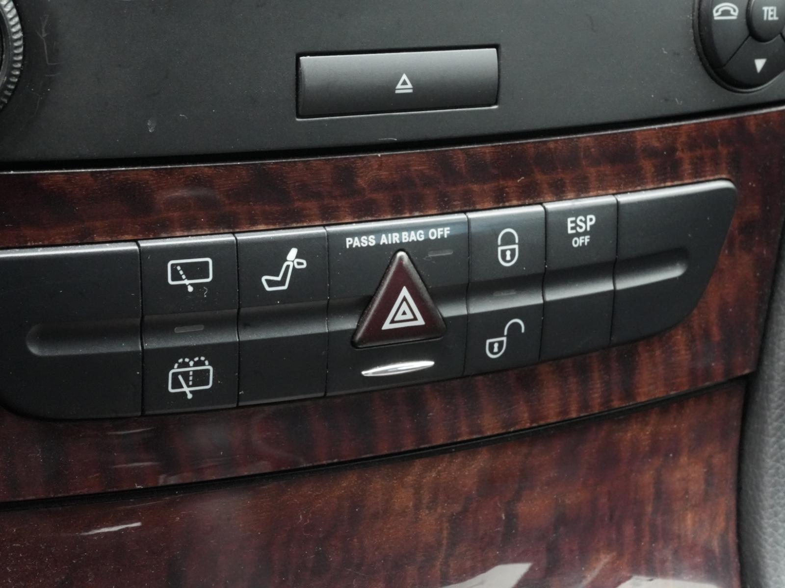 Mercedes-Benz E200 2004 — photo 12
