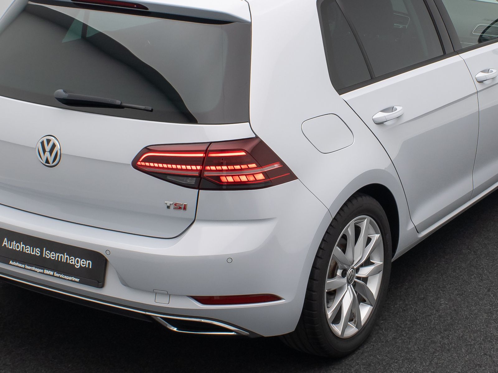 Fahrzeugabbildung Volkswagen Golf Highline PDC ACC Massage HiFi Sportsitz LM