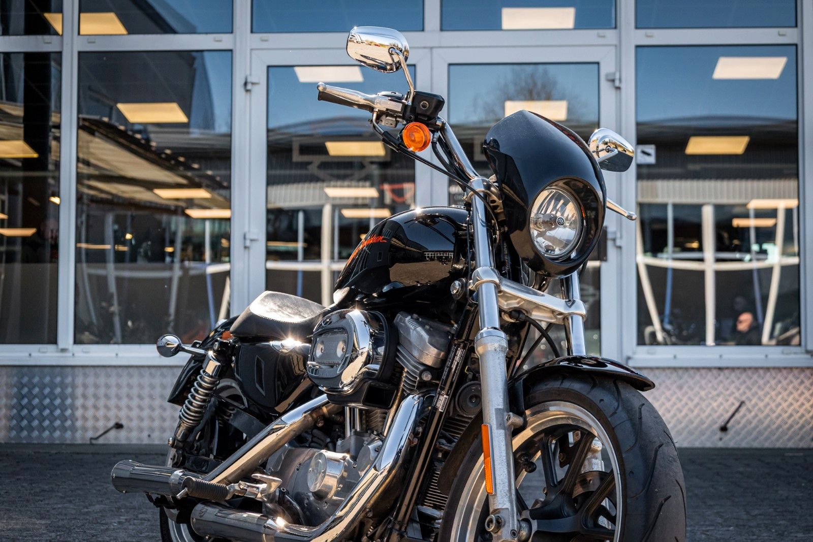Fahrzeugabbildung Harley-Davidson XL883L SUPERLOW SPORTSTER - A2 TAUGLICH - FALCON