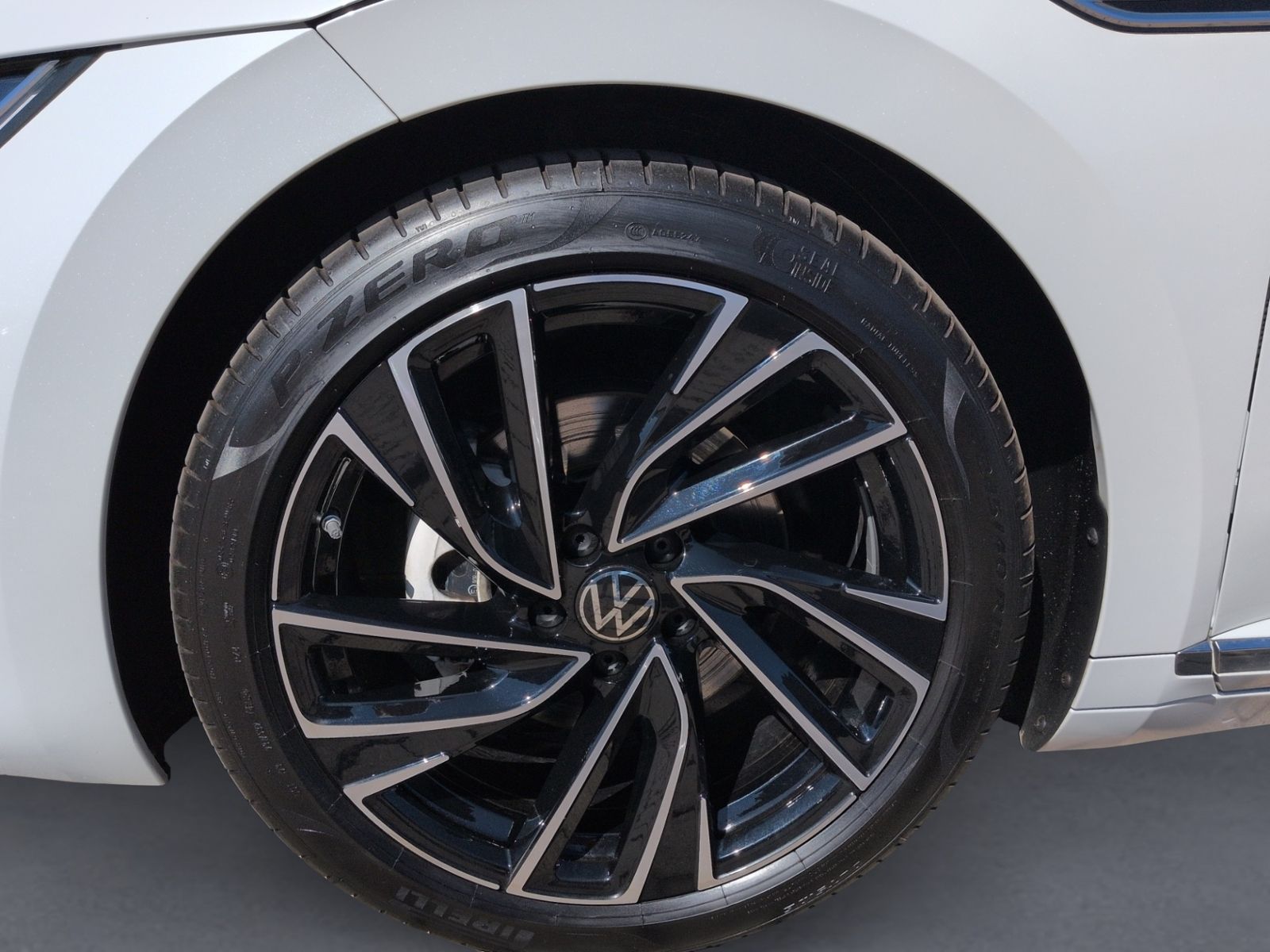 Arteon 2.0 TSI DSG R Line PANO+NAVI+ACC+SHZ