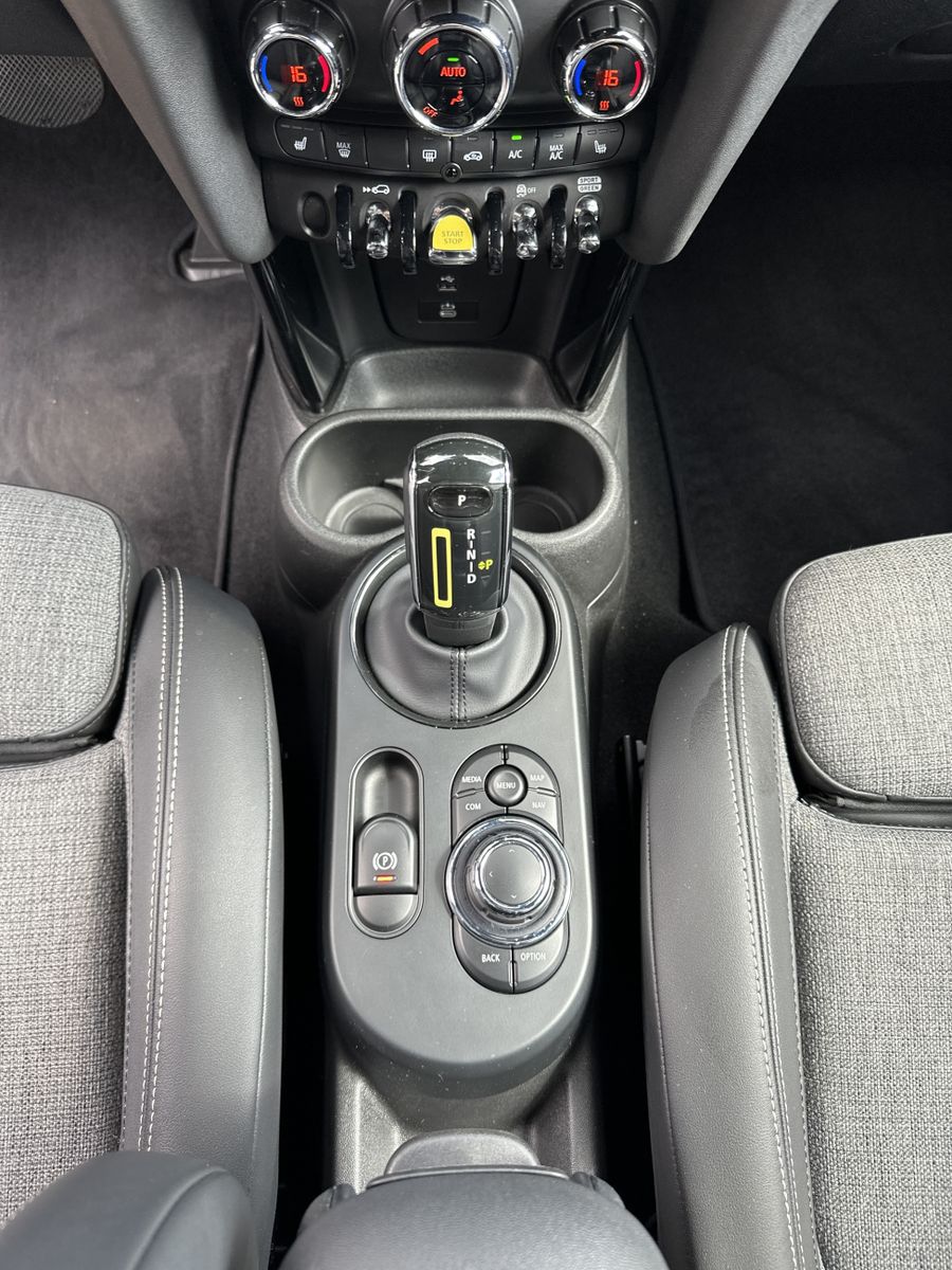 Fahrzeugabbildung MINI Cooper SE Classic-Trim NAV+LED+RÜCKFAHRKAMERA+SH