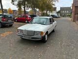 Mercedes-Benz W 123 240 Restauriert - weiße Mercedes-Benz 240