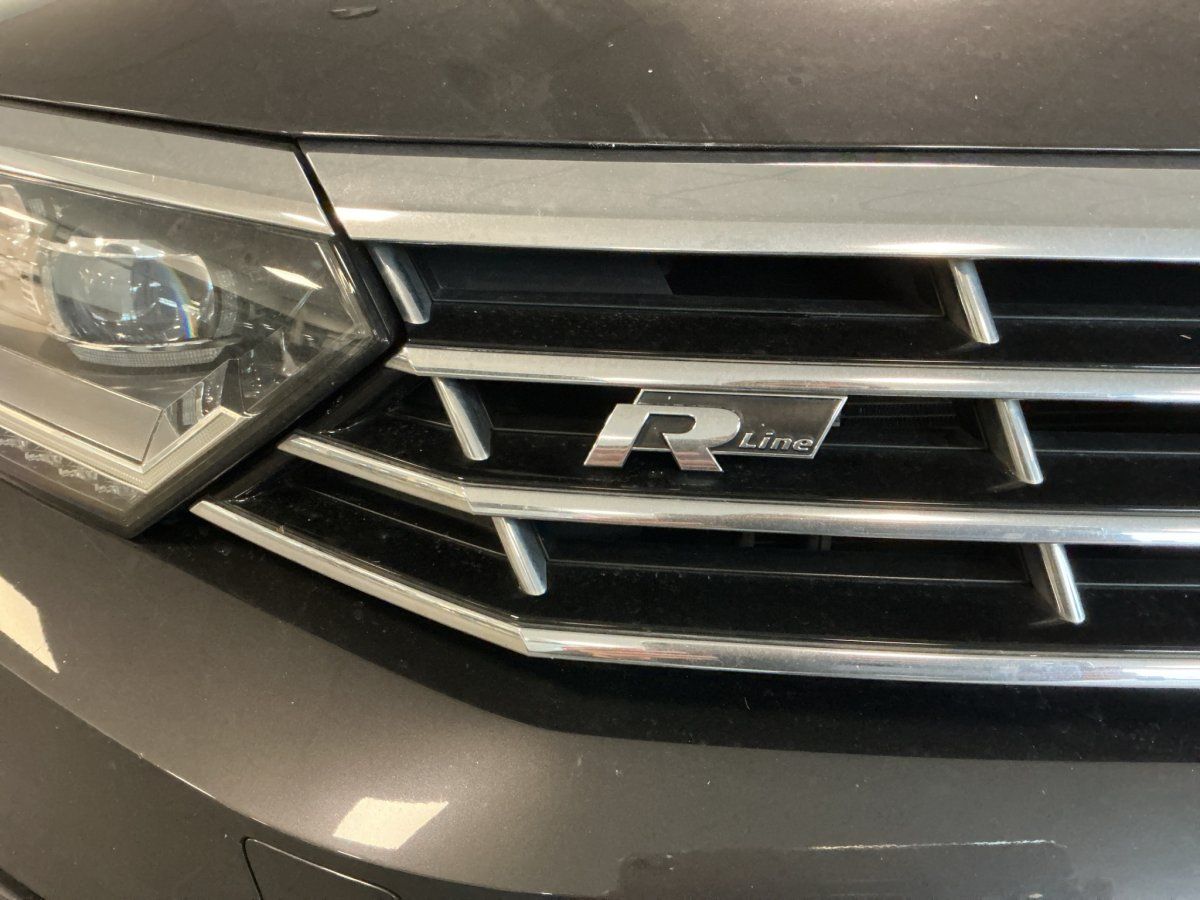 Fahrzeugabbildung Volkswagen Passat Variant Comfortline R-Line 1.4 TSI Navi