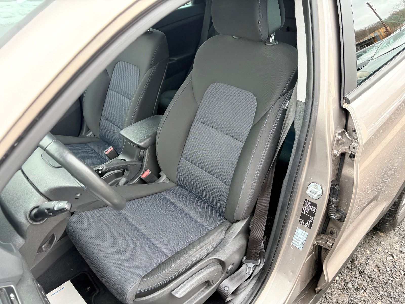 Fahrzeugabbildung Hyundai Tucson 1.6 blue 2WD Navi AHK SHZ Kamera LED 2.HD