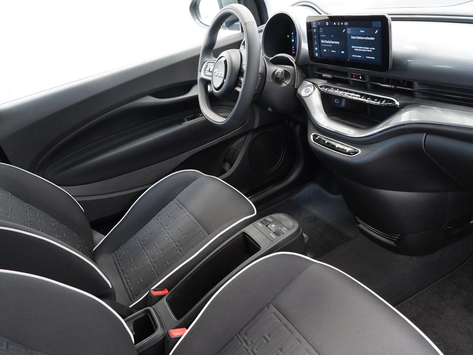 Fahrzeugabbildung Fiat 500e 87KW/42kWh/DC-LADEN/CARPLAY/DAB/SOH