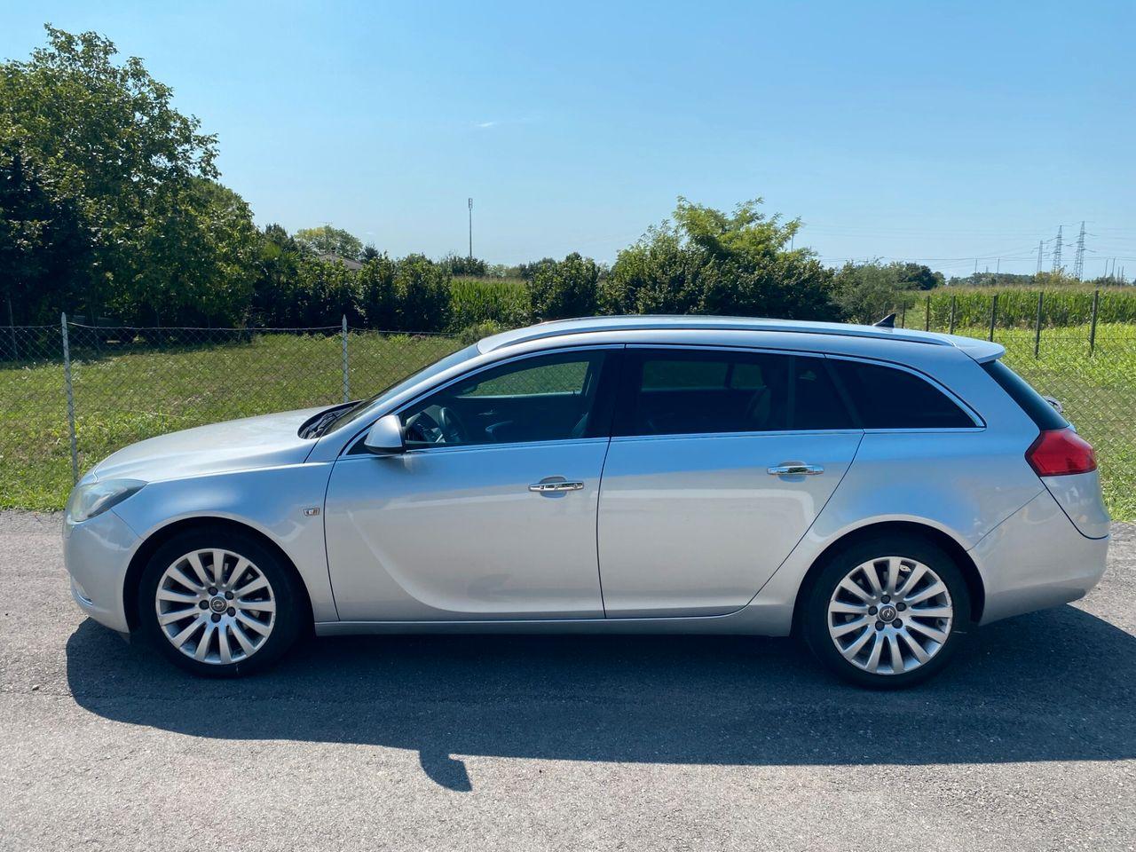 Opel Insignia 2010 — rear view